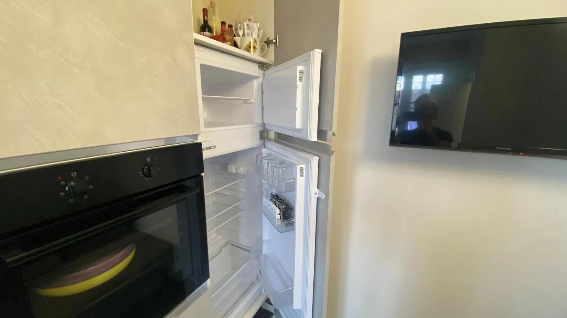 Renovated With Two Single Beds Apartment Milan