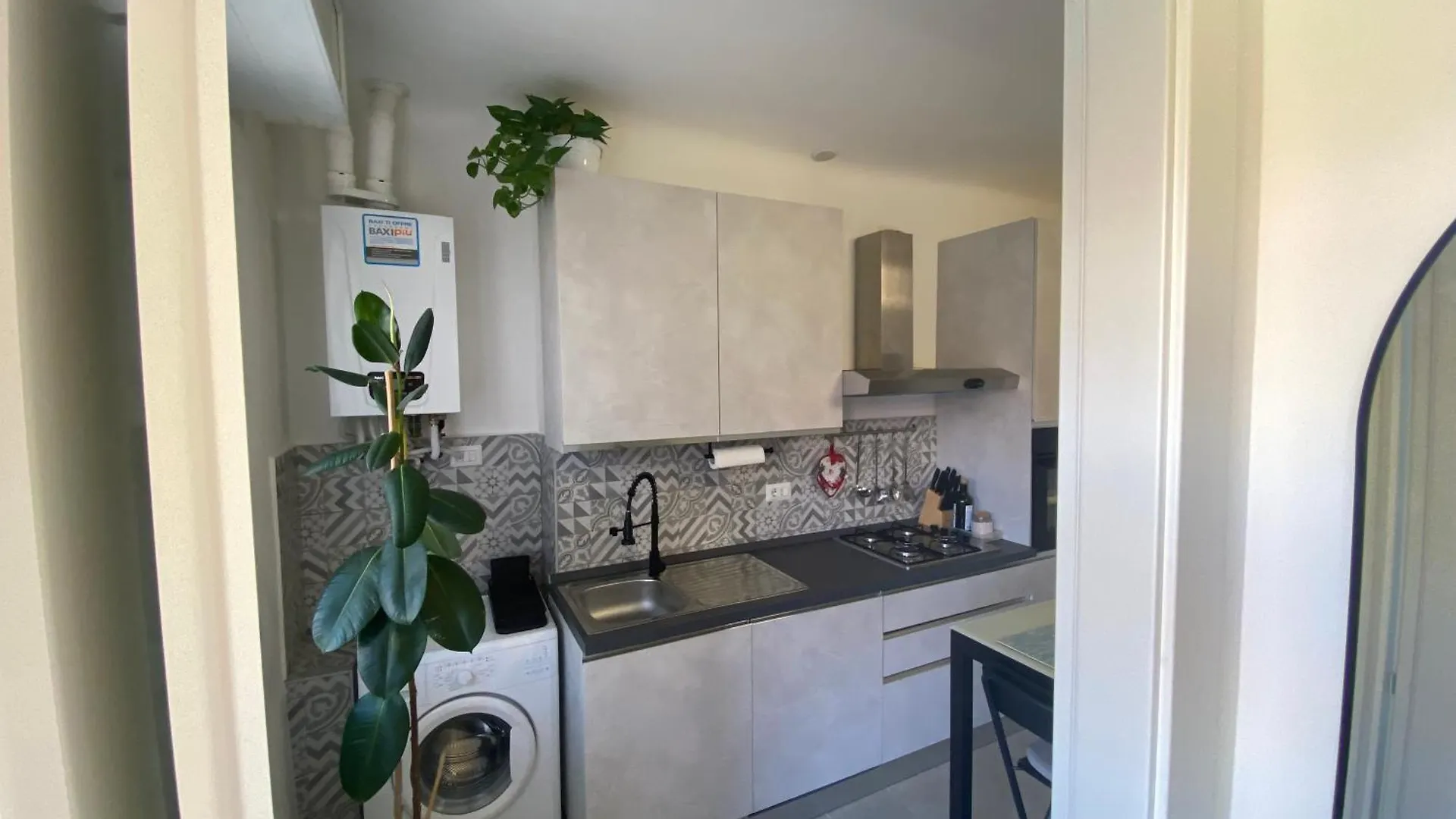 Renovated With Two Single Beds Apartment Milan