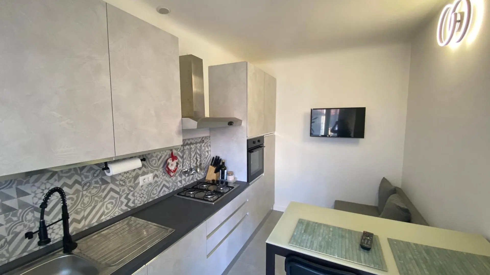 Renovated With Two Single Beds Apartment Milan