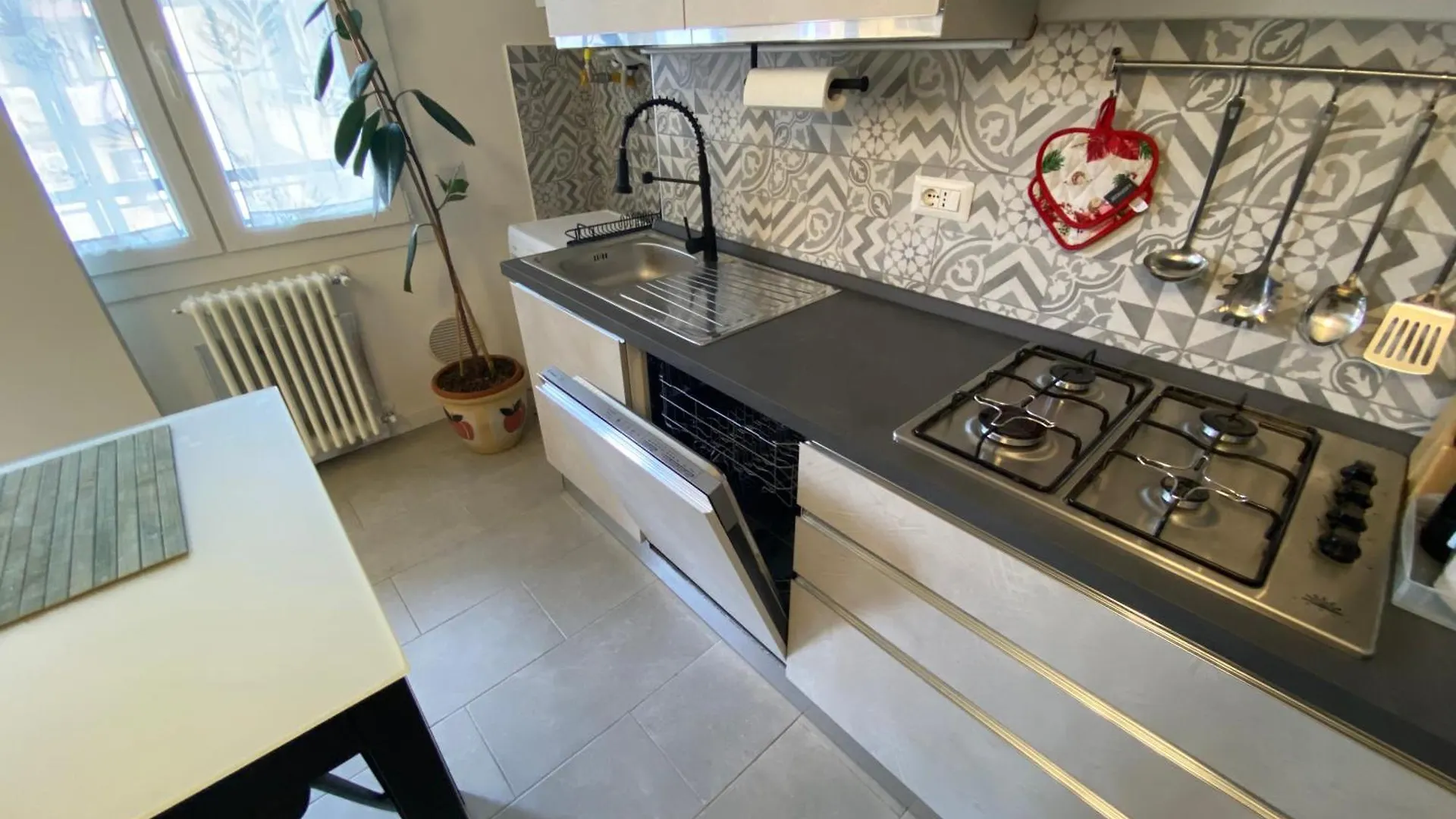 Renovated With Two Single Beds Apartment Milan Italy