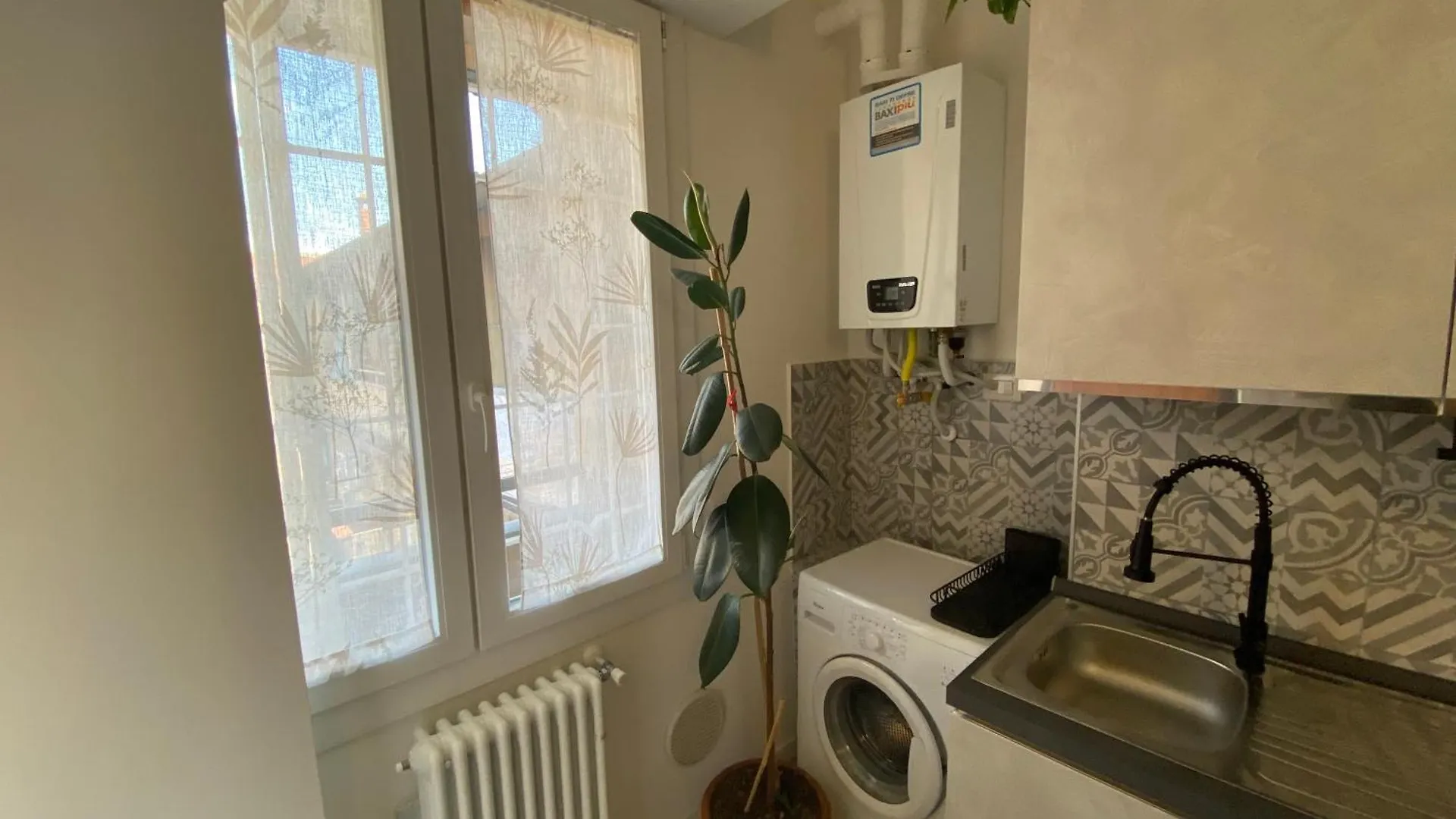 Renovated With Two Single Beds Apartment Milan